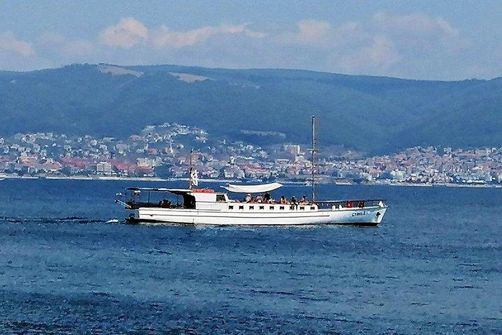 Gita in barca di 4 ore con pesca, pranzo e bevande illimitate a Nessebar