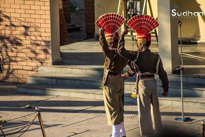 Golden Temple Amritsar Tour mit Wagah Border Package
