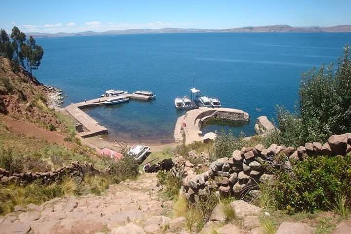 Tour Uros e Taquile em lancha (dia inteiro)