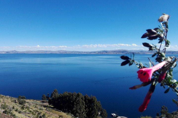 Tour Uros e Taquile em lancha (dia inteiro)