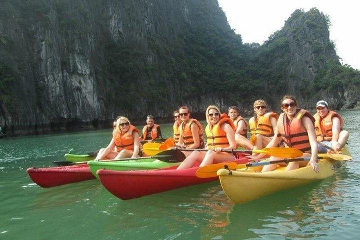 ハノイからのホテル送迎を含むグループハロン湾日帰りクルーズ