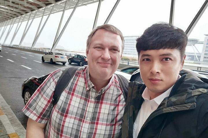 上海浦東空港から上海のホテルまで:ミート&グリートサービス付きプライベート