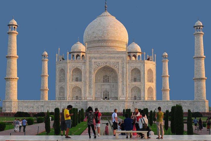 Same Day Taj Mahal Trip with Local Lunch (By Train)