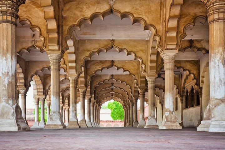 Same Day Taj Mahal Trip with Local Lunch (By Train)