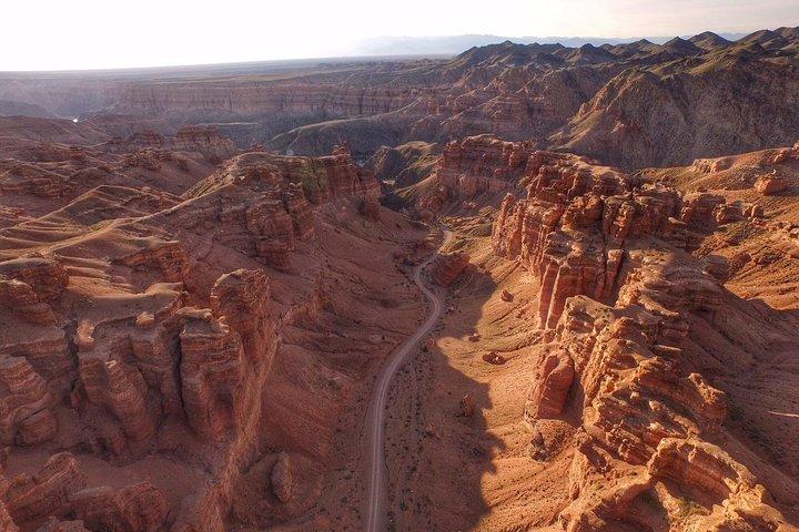 Charyn Canyon、Kolsay、Kaindi Lakesへの3日間の旅行