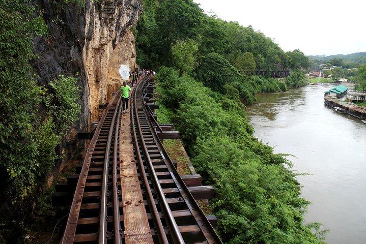 Kanchanaburi Recuerdos de la historia y recorrido cultural desde Bangkok