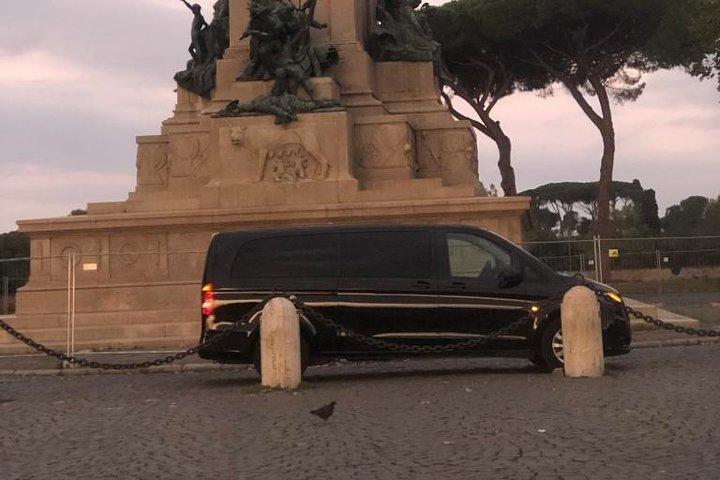 Privater VIP-Flughafentransfer von Rom nach Rom