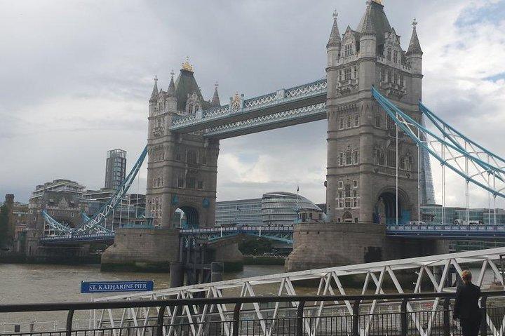 Private Arrival Transfer: Gatwick Airport to Central London