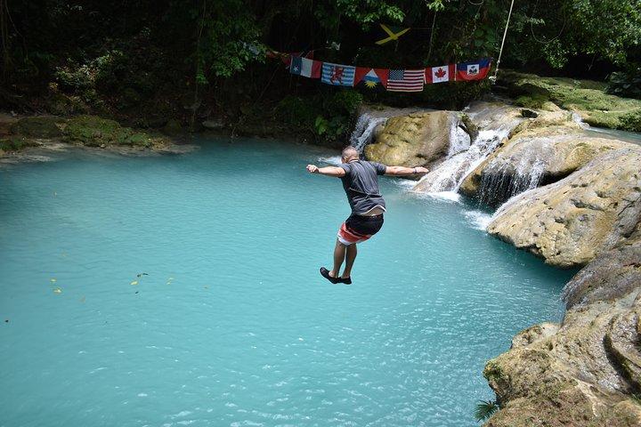 Blue Hole och Secret Falls Day Trip plus shopping från Montego Bay Hotels