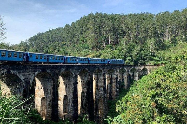 エラ・イン・ア・デイ7・アイコンズ・ツアー＆列車乗車：プライベート・ラグジュアリー・カー・ツアー