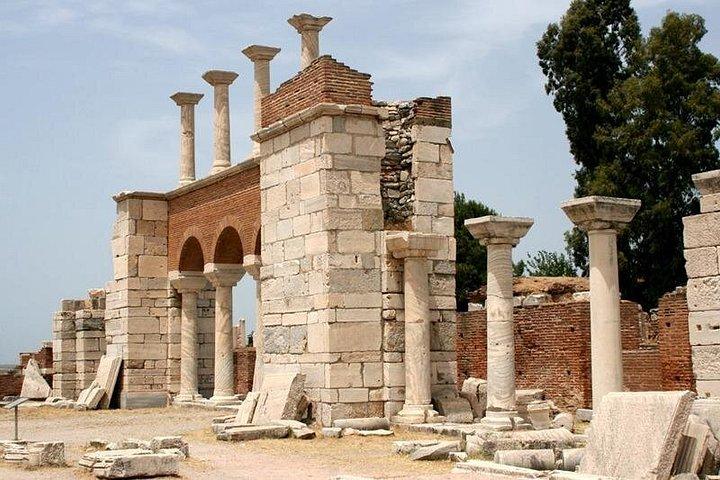 クシャダス港からエフェソス、セルチュク博物館、シリンス村、アルテミス神殿