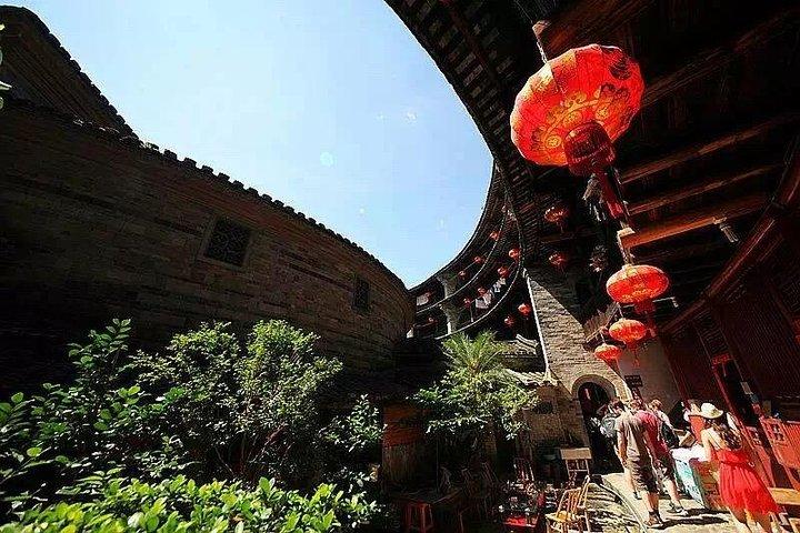Visite privée d'une nuit pour visiter les châteaux de Nanjing et Yongding Tulou au départ de Xiamen