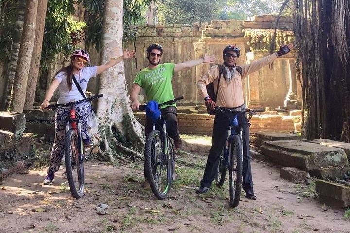 1 Day Private Tour Angkor Wat Cycling