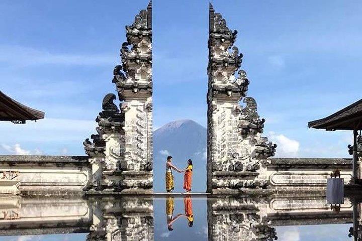 Gate of Heaven Lempuyang & Blue Lagoon Snorkeling Tour
