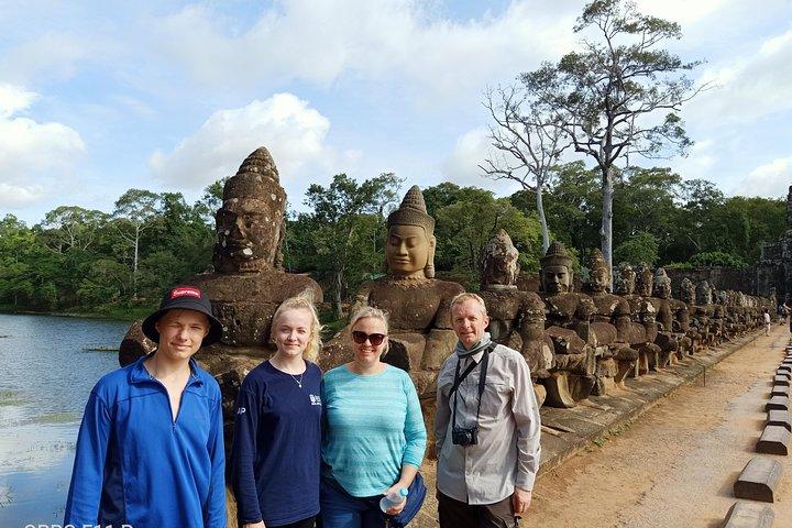 1 Day Private Tour Angkor Wat & Banteay Srey