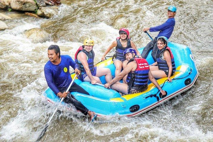 Rafting em águas bravas, aventura de quadriciclo e experiência de tirolesa de Phuket