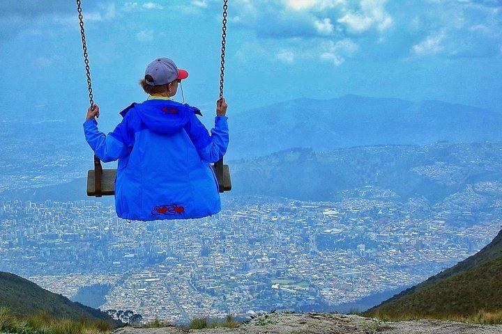 Privé en gepersonaliseerde stadstour door Quito Teleferico en Middle of the World