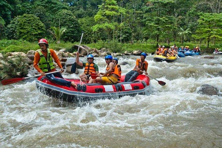 Tour de rafting de 7 km y aventura en vehículos todo terreno con almuerzo desde Phuket