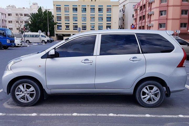 Coche / minivan de 7 plazas con conductor: medio día / día completo