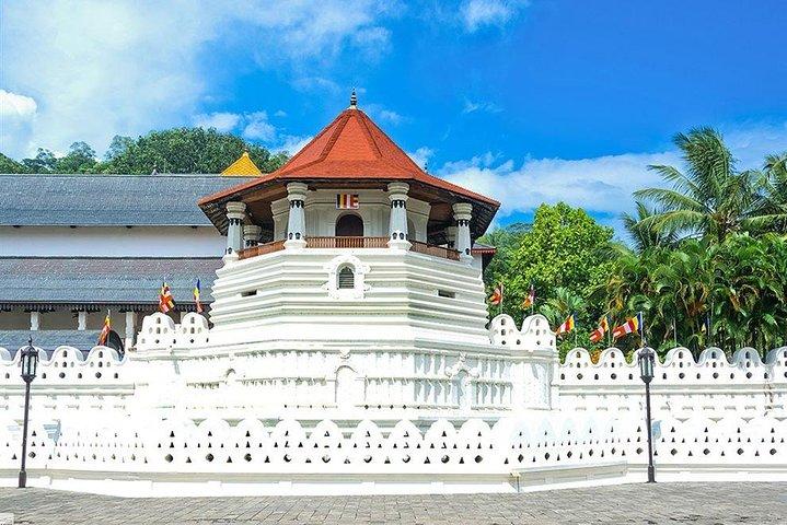 Kandy City Tour door Lux Tours Lanka