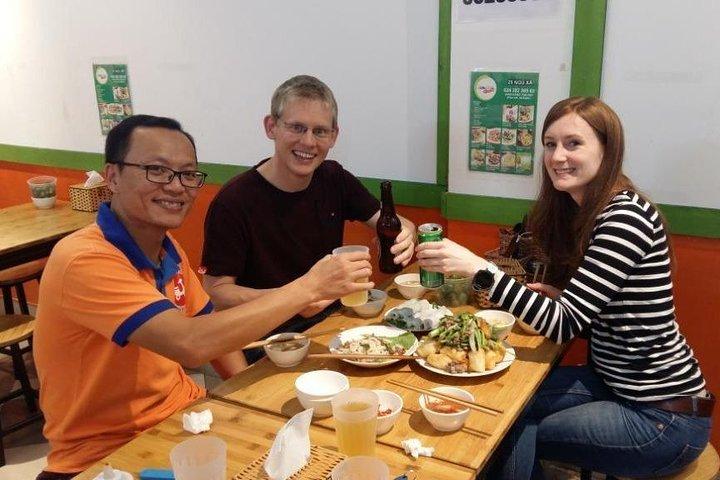 ハノイ・ミシュラン・フードツアー体験：FOOD + DRINK + LOCAL LIFE