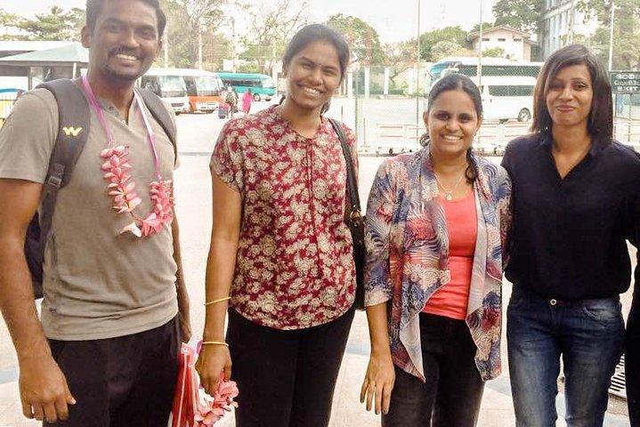 Mattala Intl. Transfer do Aeroporto (IATA: HRI) para Aeroporto Ratmalana (IATA: RML)