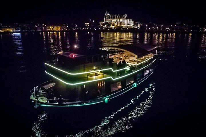 Passeio noturno de barco (+18): Vida noturna de Maiorca