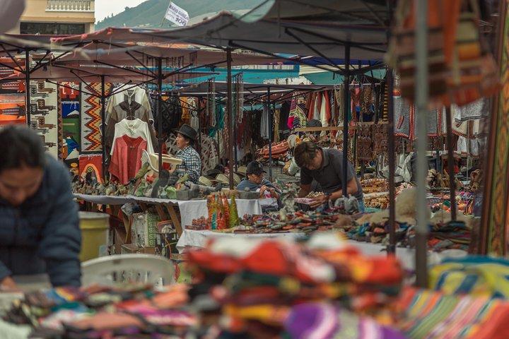 Vive Otavalo... Todo el día entre montañas, artesanías y cultura