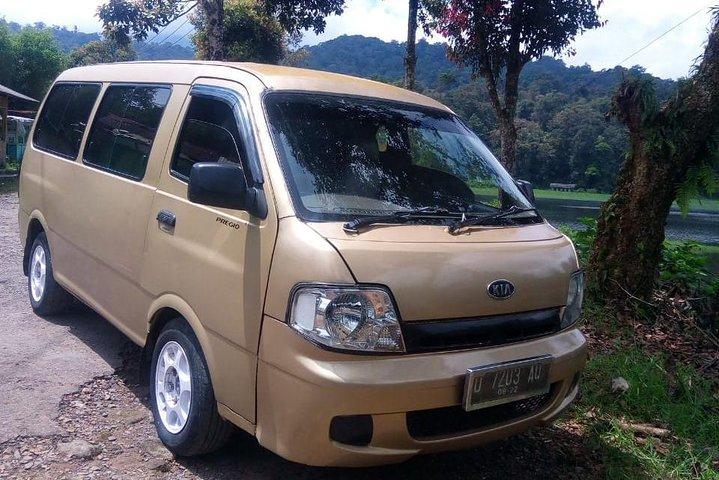 Auto a noleggio privata Bandung 10 Pax Trasferimento aeroporto gratuito