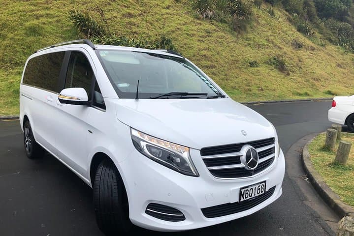 Luxury Airport transfers in Auckland