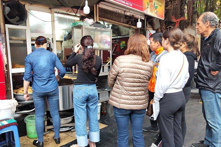 ハノイ・ミシュラン・フードツアー体験：FOOD + DRINK + LOCAL LIFE
