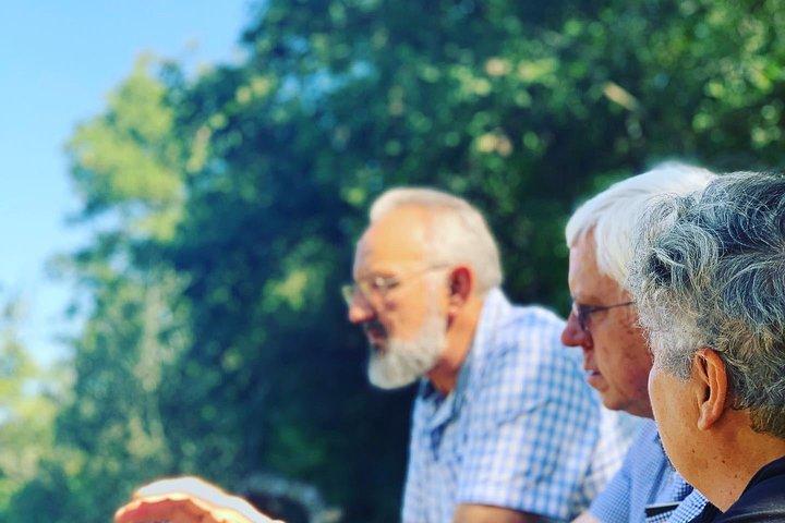 Contrate sua Guia Local de Vinhos em Bolgheri para degustações privadas
