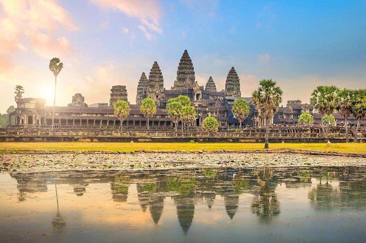 Explore Angkor Wat Sunrise- Private Tour by Car