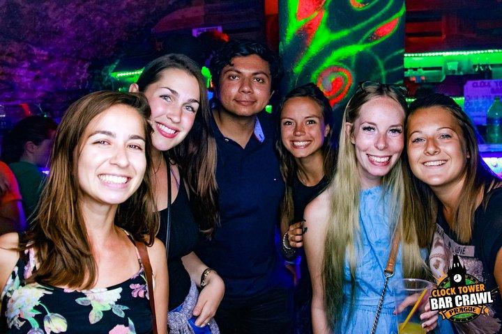 Clock Tower Bar Crawl eindigt bij Praag's grootste rooftop CLUB