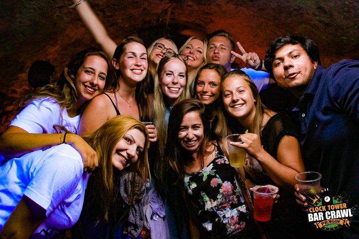 Clock Tower Bar Crawl eindigt bij Praag's grootste rooftop CLUB