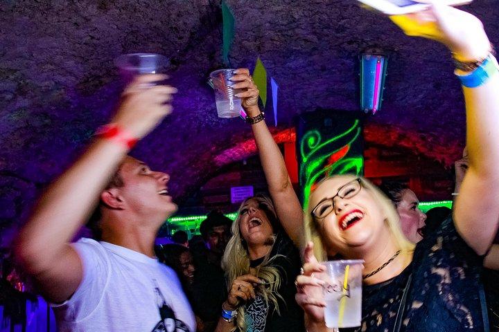 Clock Tower Bar Crawl eindigt bij Praag's grootste rooftop CLUB