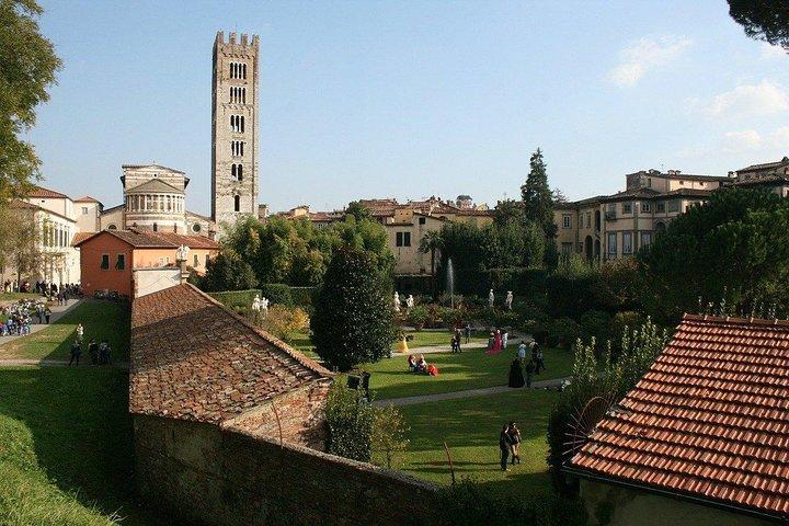 Kustexcursie van Livorno naar Pisa en Lucca