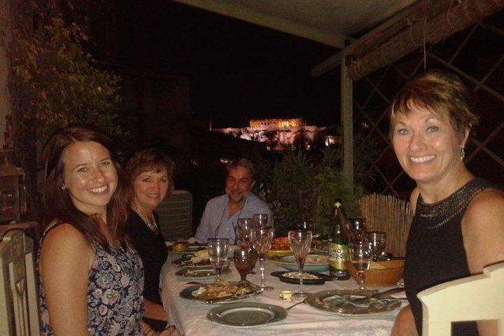 Deliciosa cena griega con vistas a la Acrópolis