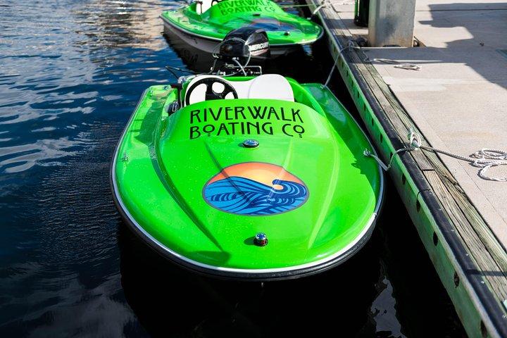 Alquiler de mini bote a motor para 2 personas en Tampa Riverwalk