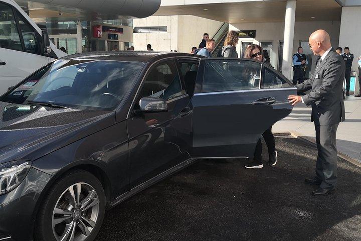 Low Cost Transfers - Lisbon Airport to downtown
