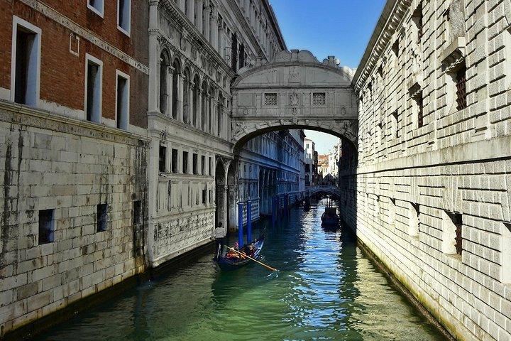 Venice like a Local: Terrific Food Walking Tour to Rialto District & Grand Canal