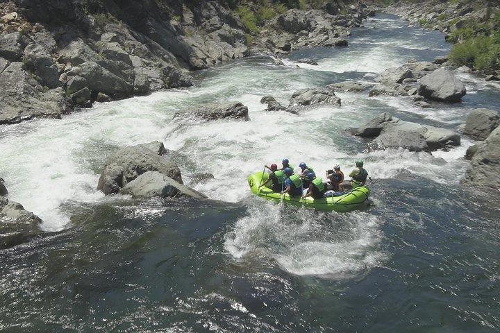 Middle Fork American River - Full Day Rafting Trip (Clase 4)