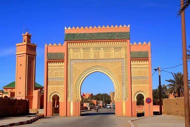 Gruppo condiviso Fez a Marrakech attraverso il tour del deserto di Merzouga 2 giorni