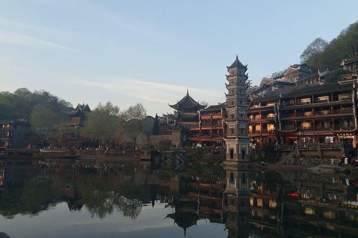 Longsheng (Longji) hotel til Zhangjiajie hotel og stopper ved Fenghuang gamle bydel