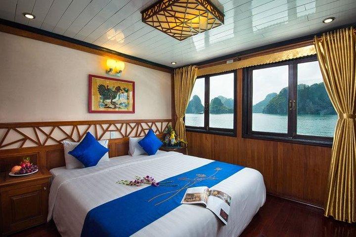 Visite de la baie d'Ha Long en croisière 3 étoiles au milieu