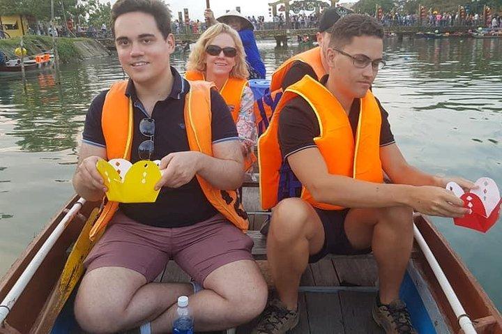 Hoi An Nightlife with Walking Tour, Night Market, Lantern Area, Sampan Boat ride