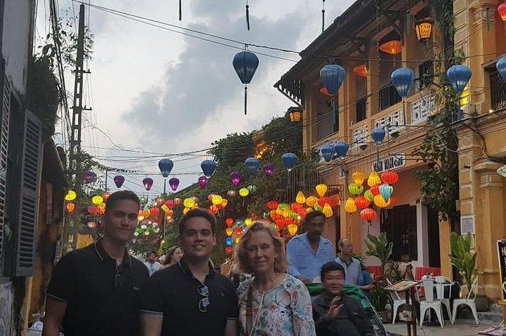 Hoi An Nightlife with Walking Tour, Night Market, Lantern Area, Sampan Boat ride