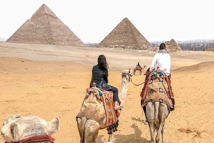 Sunset Private Tour Around The Pyramids (inclusief BBQ Dinner)