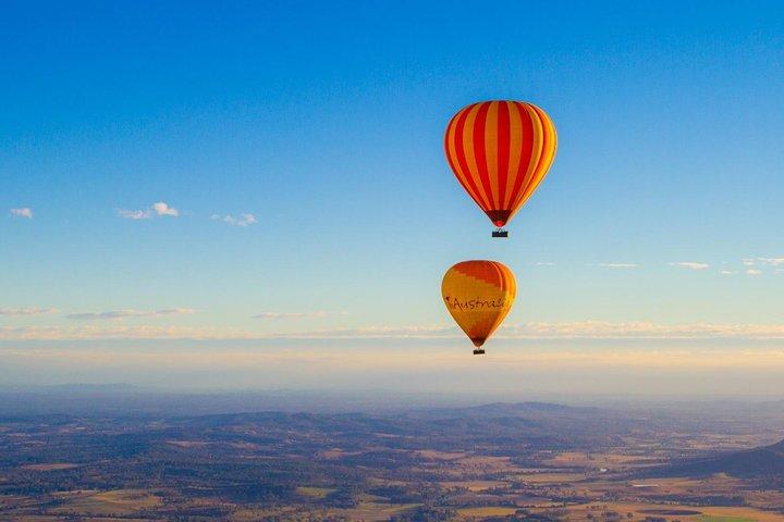 Globo aerostático Gold Coast + Desayuno en bodega + Experiencia en alpaca