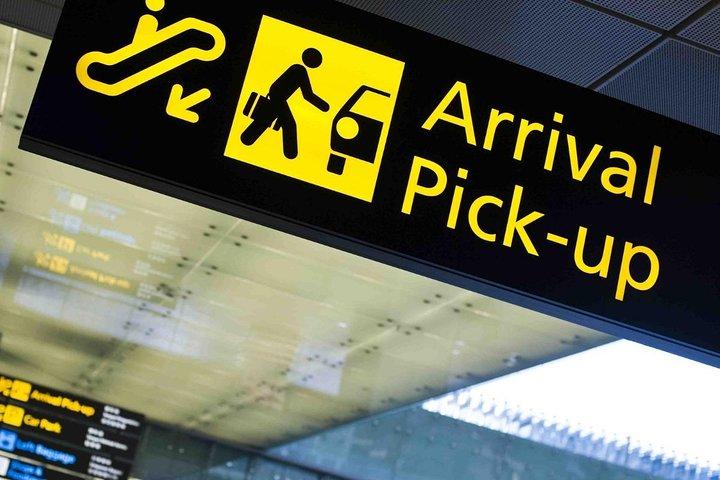 英語を話すドライバーとのスマランプライベート空港送迎